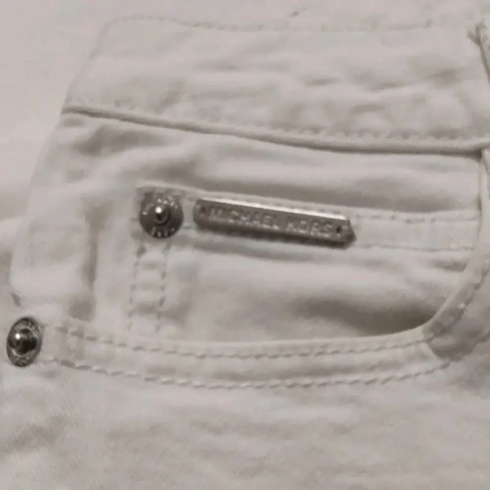 Michael Kors Women Size 10 Mid Rise Flared Leg White Denim Jeans Silver Accents